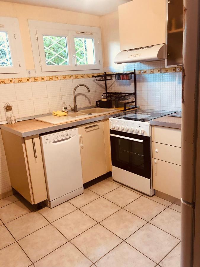 Votre Sejour A Sanary Dans Bas De Villa Avec Terrasse Vegetalisee Et Abritee Exposition Est Sud Ouest A 400M Du Centre Ville En Zone Pietonne Ou Tout Peut Se Faire A Pied Санарі-сюр-Мер Екстер'єр фото