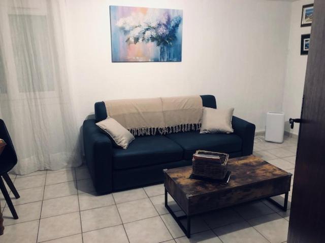 Votre Sejour A Sanary Dans Bas De Villa Avec Terrasse Vegetalisee Et Abritee Exposition Est Sud Ouest A 400M Du Centre Ville En Zone Pietonne Ou Tout Peut Se Faire A Pied Санарі-сюр-Мер Екстер'єр фото